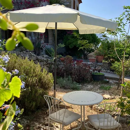 Bright Cozy With Terrace, Garden & Sea View بيت للعطل *