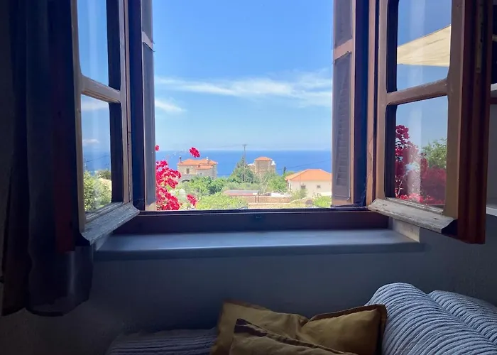 Bright Cozy With Terrace, Garden & Sea View 펜션 Neokhorion (Messenia)