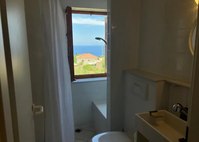 Bright Cozy With Terrace, Garden & Sea View