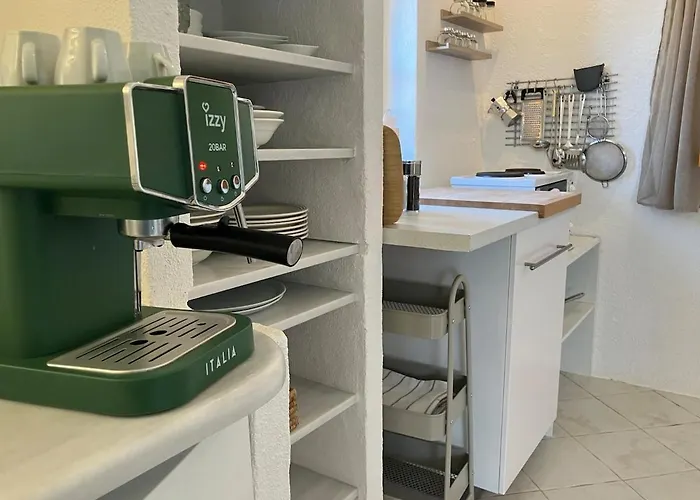 펜션 Bright Cozy With Terrace, Garden & Sea View