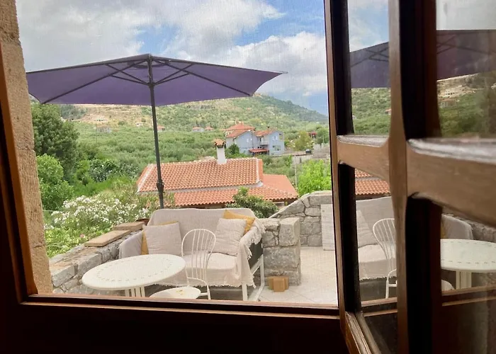 펜션 Bright Cozy With Terrace, Garden & Sea View