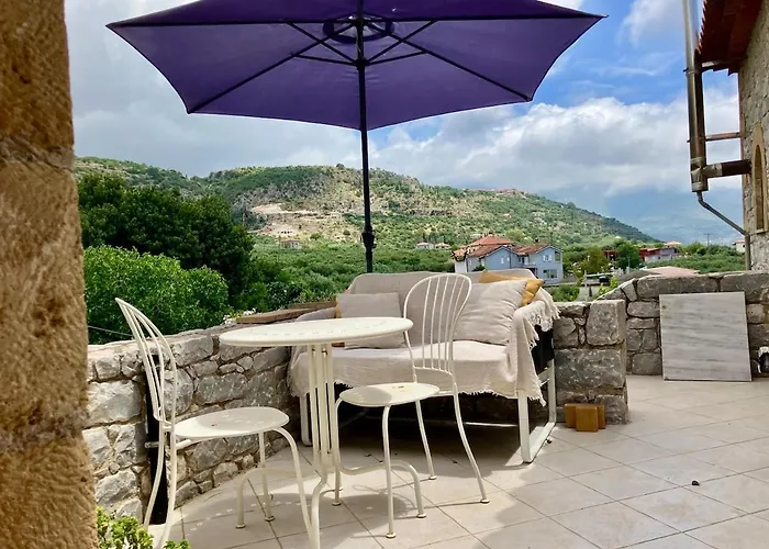 펜션 Bright Cozy With Terrace, Garden & Sea View Neokhorion (Messenia)